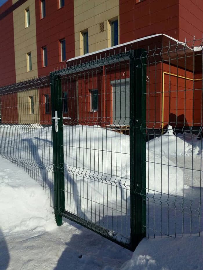 забор для многоквартирного дома www.3d-perimetr.ru